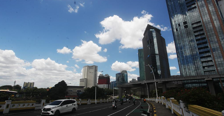 Cuaca Hari Ini Selasa 1 April 2025: Jakarta Diguyur Hujan Ringan