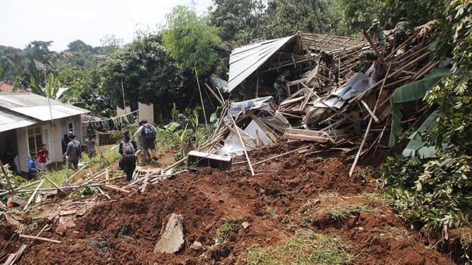 Longsor Terjang Bogor, Dua Rumah Warga Rusak Parah