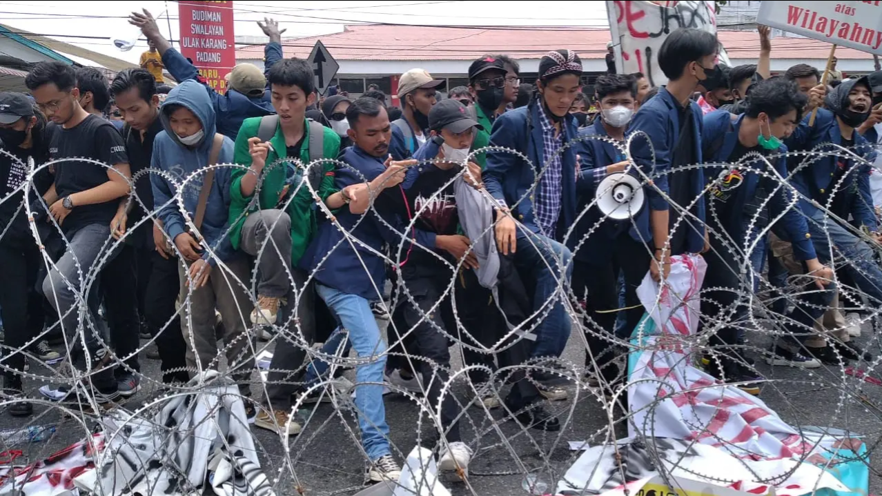 Aksi Demonstrasi di Polda Sumbar, 11 Massa Aksi Ditangkap Polisi