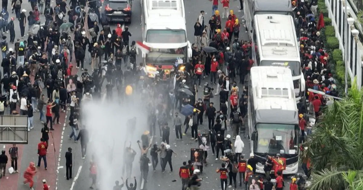 Demo Hari Buruh 2025 di DPR Ricuh,13 Provokator Kelompok Anarko Diamankan