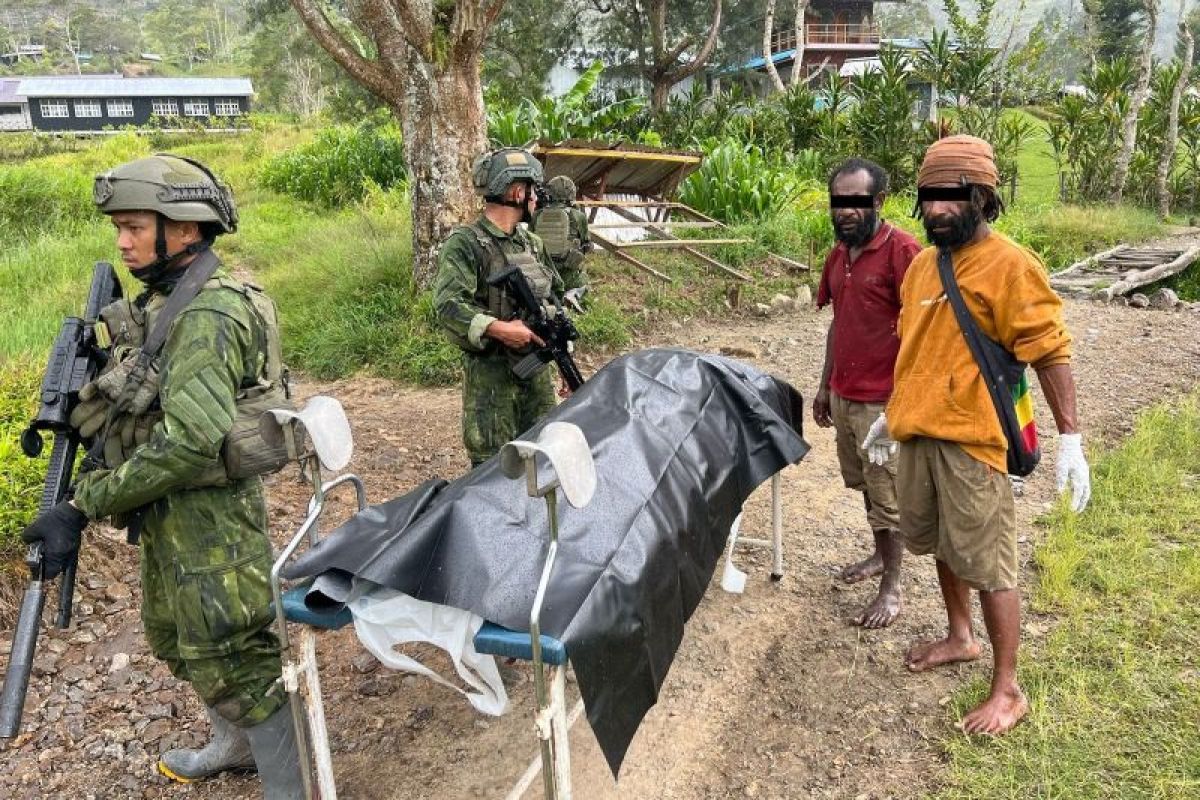 TNI Lumpuhkan Tokoh OPM di Puncak Jaya, Sejumlah Barang Bukti Diamankan