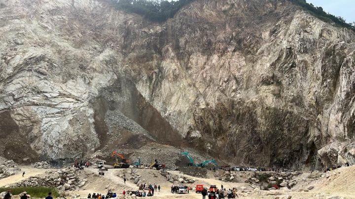 5 Fakta Terkait Bencana Longsor Tambang Batu Alam Gunung Kuda Cirebon