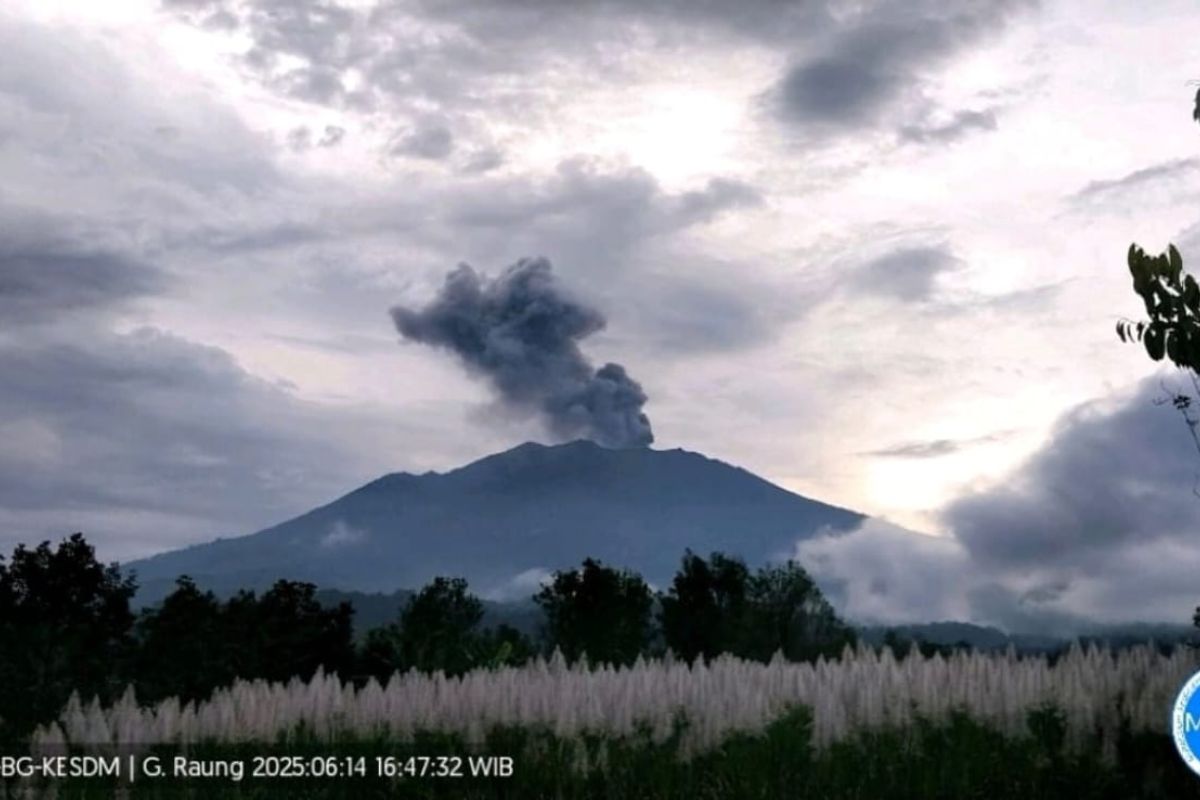 Gunung Raung Kembali Erupsi, Tinggi Letusan Capai 1.200 Meter