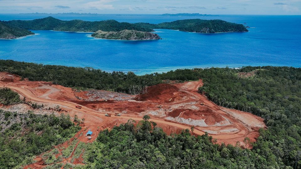 Kementerian Lingkungan Hidup Segel 4 Tambang Nikel Ilegal di Raja Ampat