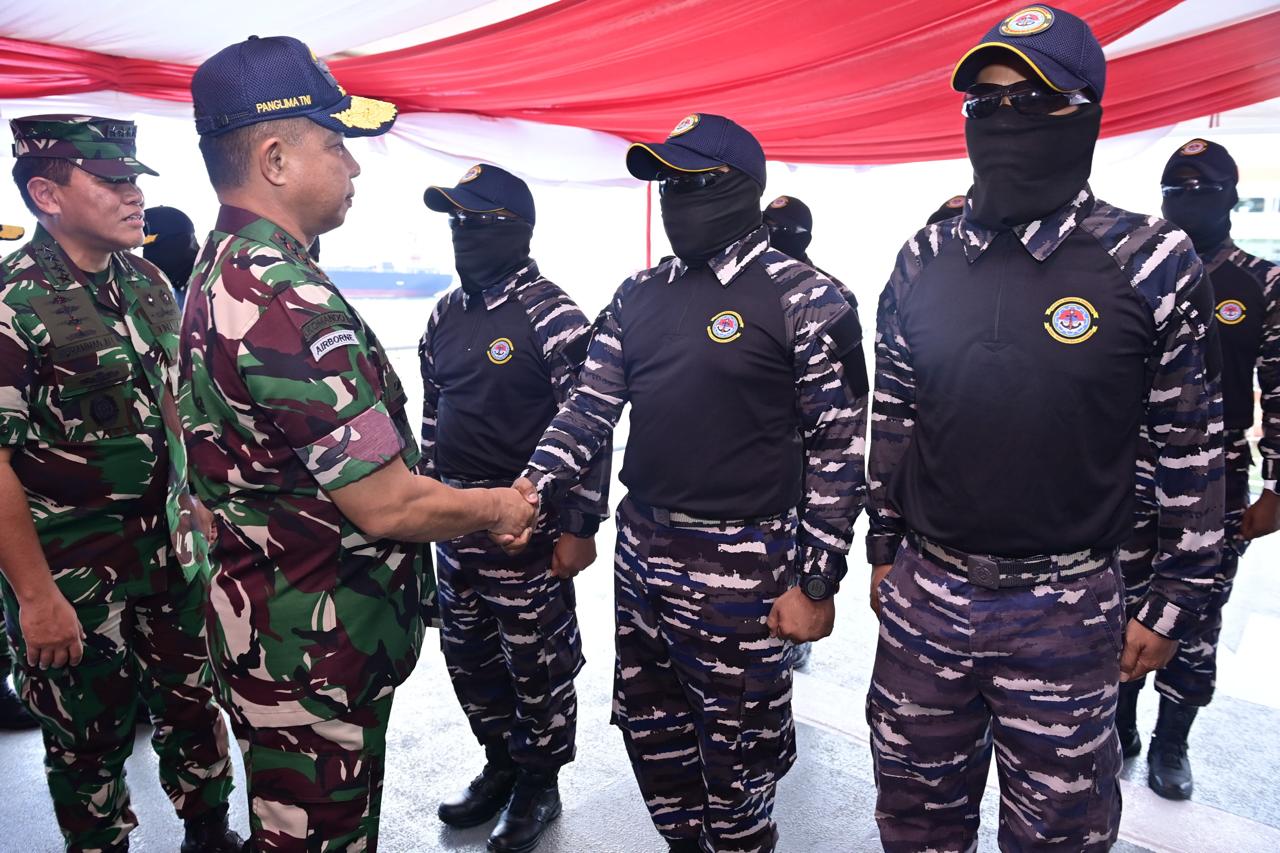Panglima TNI Berikan Kenaikan Pangkat kepada 9 Prajurit TNI AL